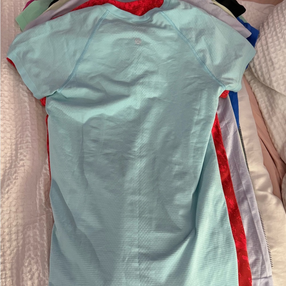 Women’s lulu shirt size 4